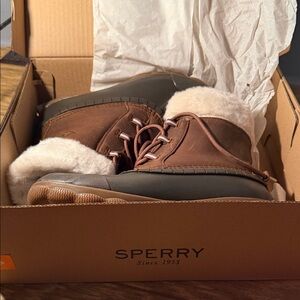 Sperry Brown Leather Shearling-Trim Duck Boots women’s 9 M brand new in box
